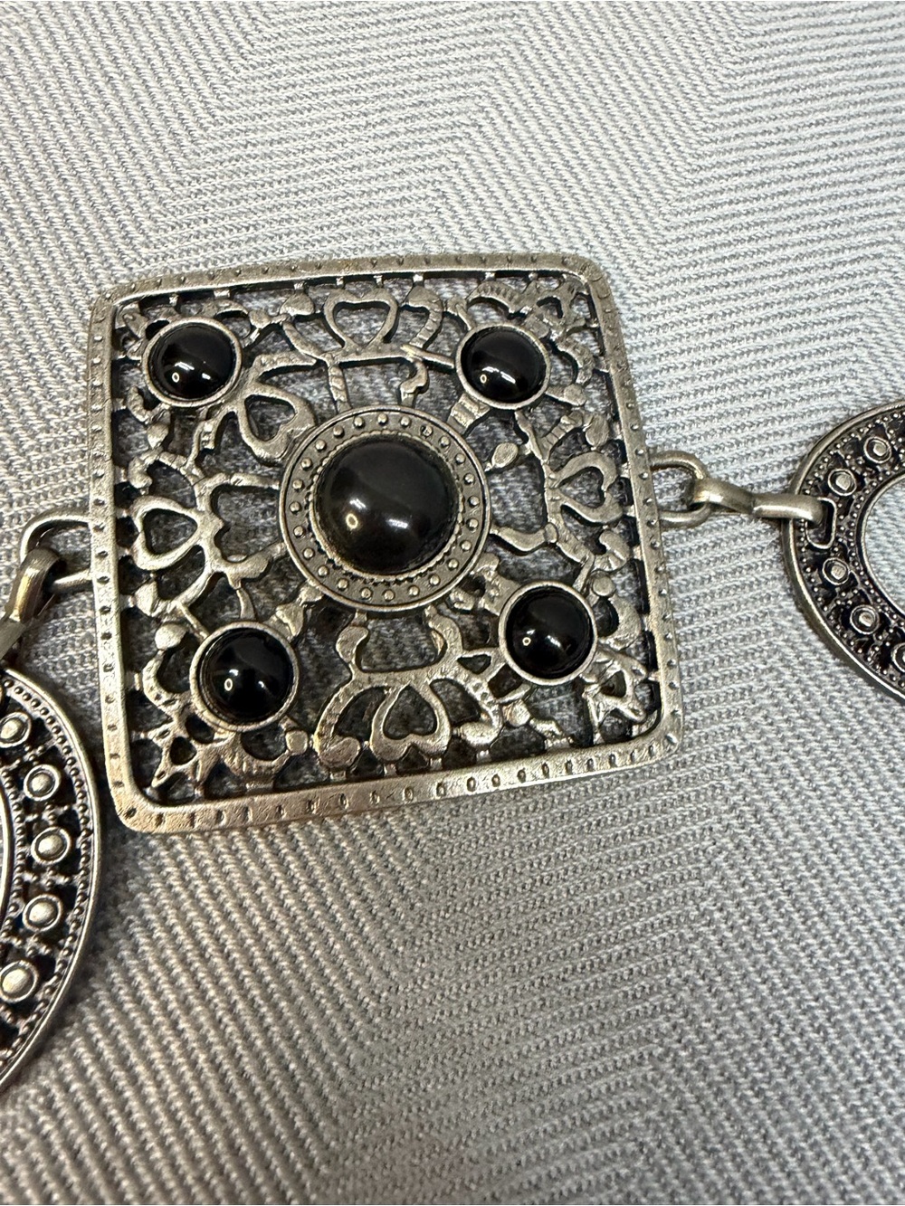 Silvertone metal faux Onyx oval and square metal links adjustable belt vintage?